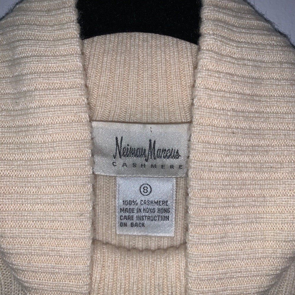 White turtle neck tank sweater